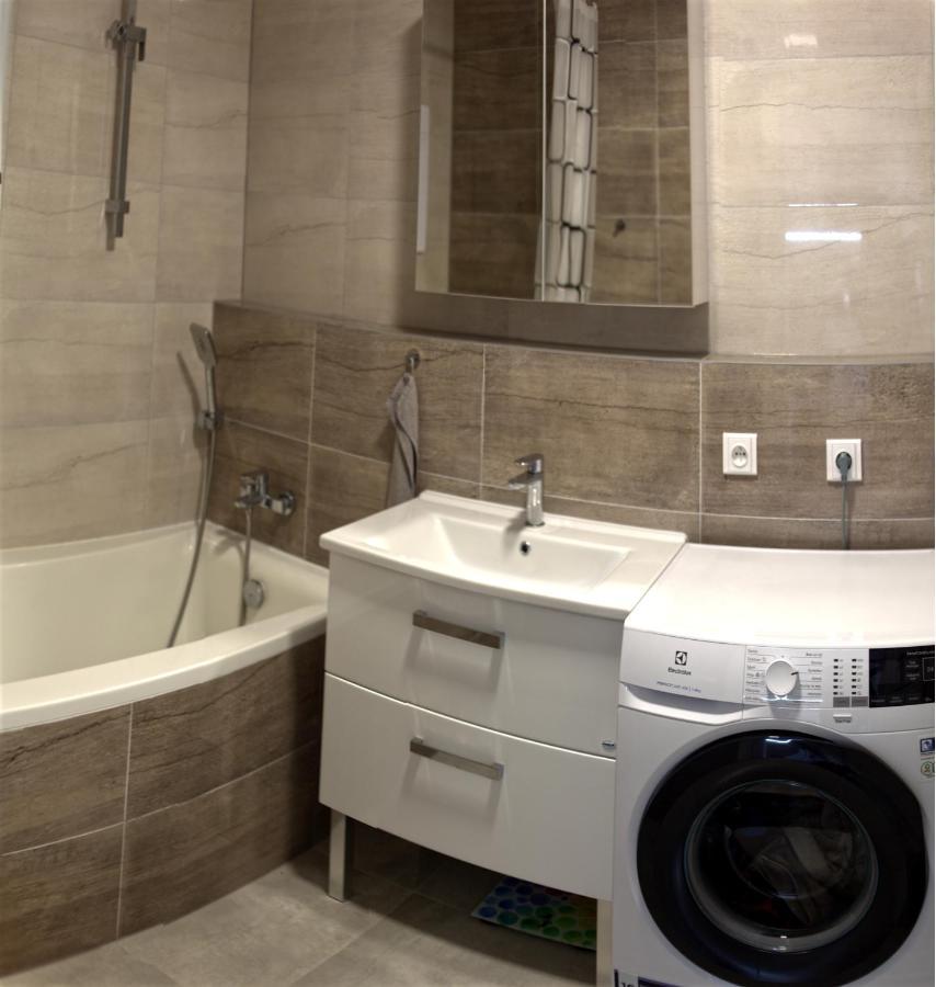Appartamento New 1 Bdr, W/Private Parking Bratislava Esterno foto