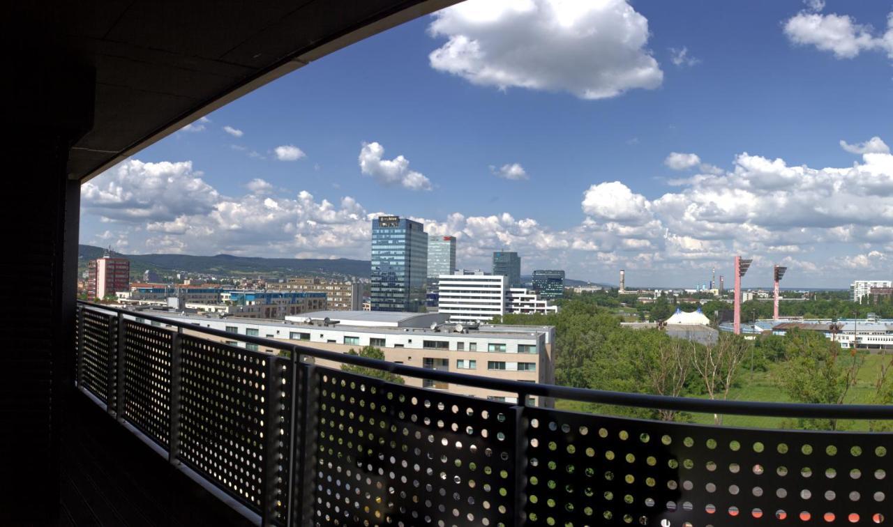 Appartamento New 1 Bdr, W/Private Parking Bratislava Esterno foto