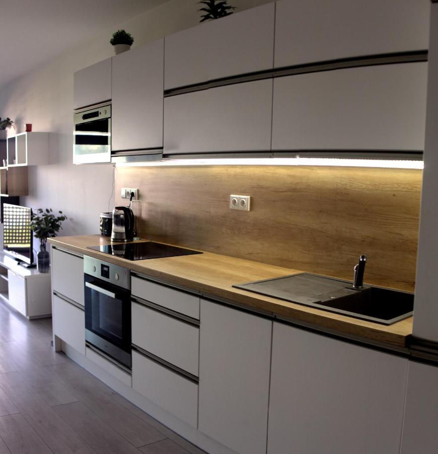 Appartamento New 1 Bdr, W/Private Parking Bratislava Esterno foto
